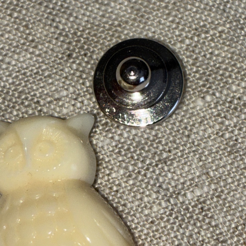 Avon WISE OWL VINTAGE‎ 1940s WHITE PLASTIC PIN BROOCH 1 1/4" - Picture 3 of 5